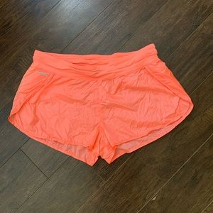 Lolë Shorts